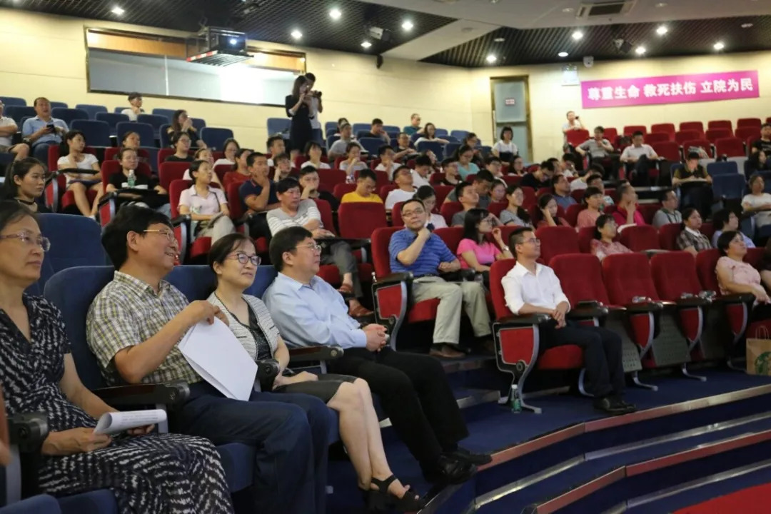  索肖队史首次启用女性理疗师，医疗团队多元化改革见成效